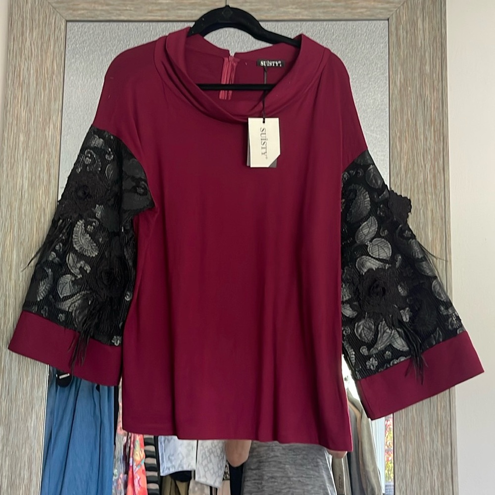 Such a fun top sleeves, make it with feathers, leather and flowers. Very cool.
